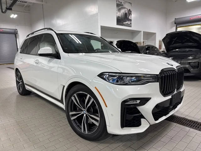 2022 BMW X7 M50i AWD photo