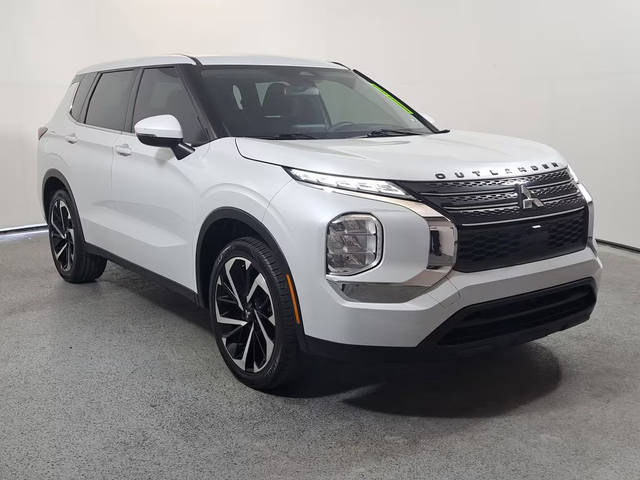 2022 Mitsubishi Outlander ES FWD photo