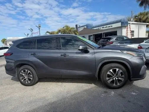 2021 Toyota Highlander XLE FWD photo
