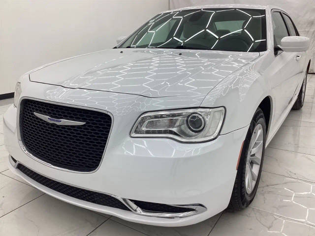 2021 Chrysler 300 Touring RWD photo