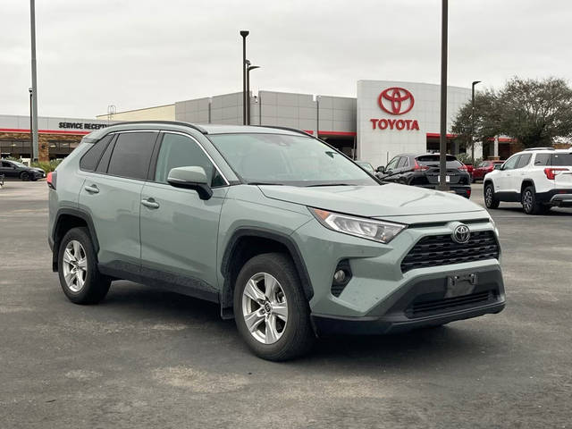 2021 Toyota RAV4 XLE FWD photo