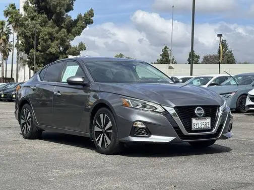 2021 Nissan Altima 2.5 SV FWD photo
