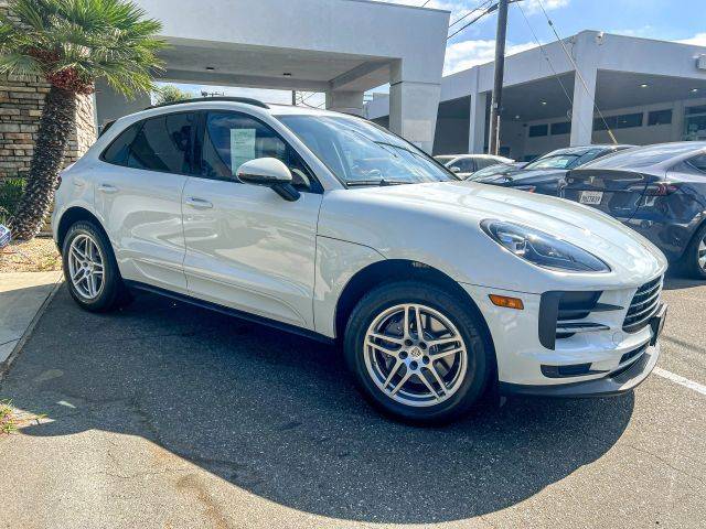 2021 Porsche Macan  AWD photo