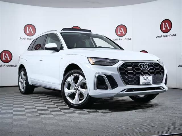 2022 Audi Q5 S line Premium Plus AWD photo