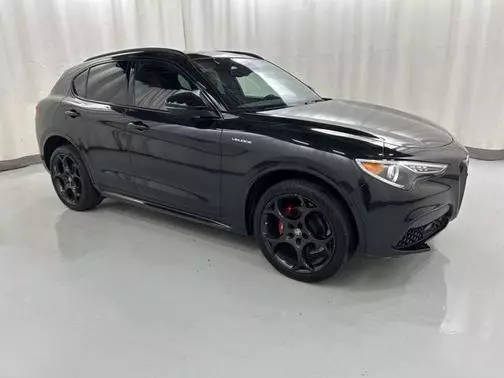 2022 Alfa Romeo Stelvio Veloce AWD photo