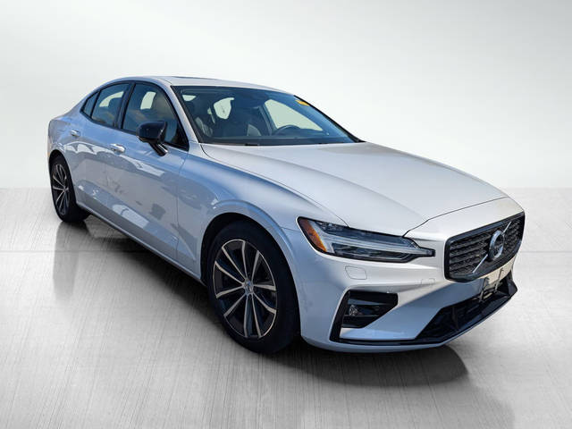 2022 Volvo S60 Momentum FWD photo