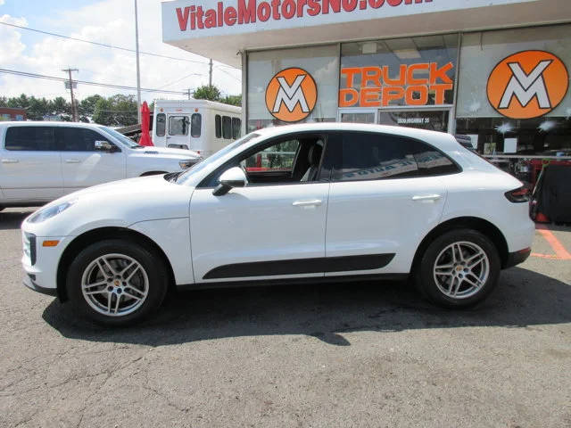 2021 Porsche Macan AWD photo