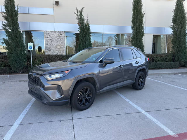 2021 Toyota RAV4 LE FWD photo