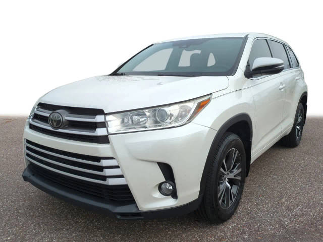 2018 Toyota Highlander LE Plus FWD photo
