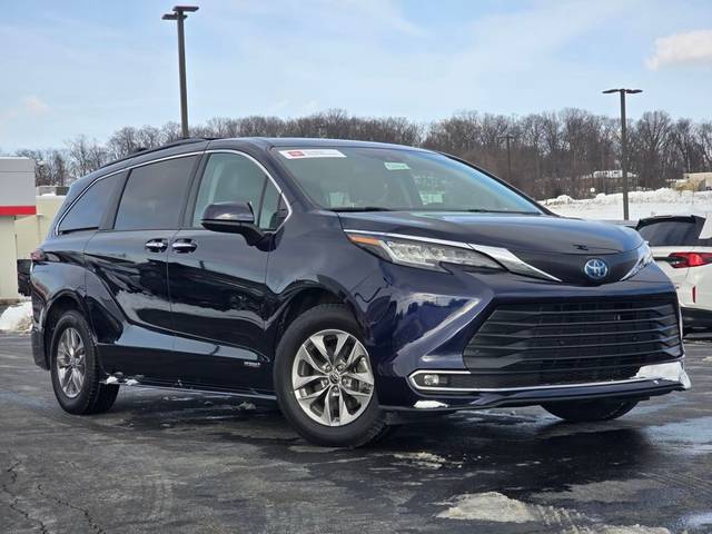 2021 Toyota Sienna XLE FWD photo