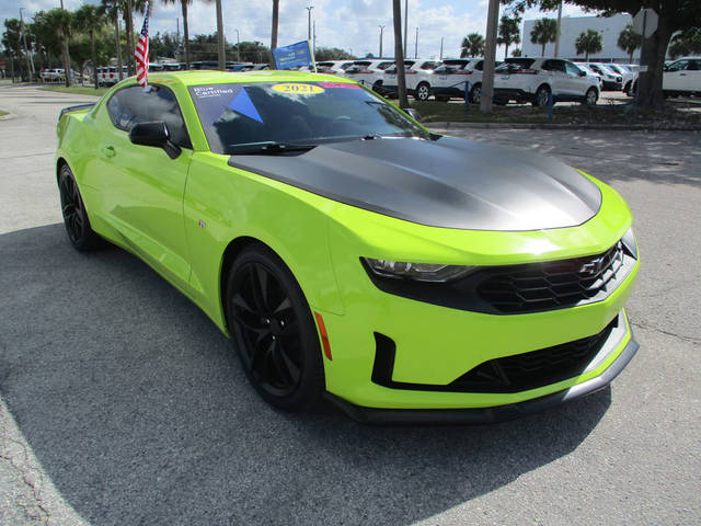 2021 Chevrolet Camaro 1LT RWD photo