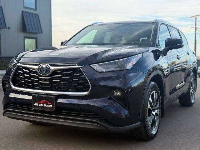 2021 Toyota Highlander Hybrid XLE AWD photo