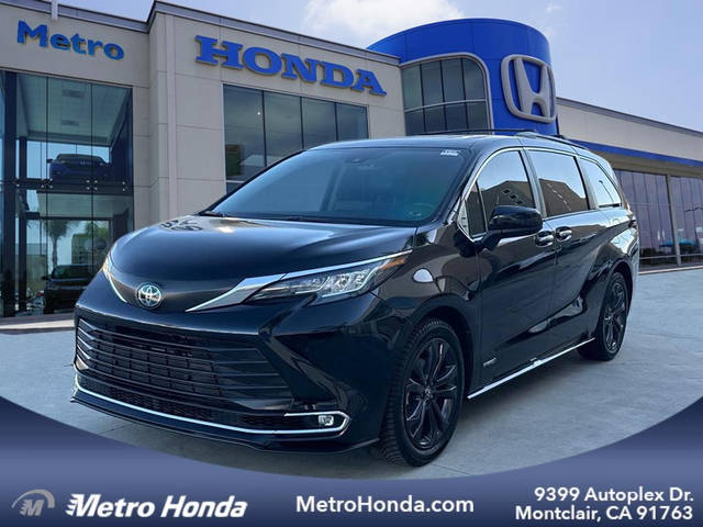 2021 Toyota Sienna XLE FWD photo