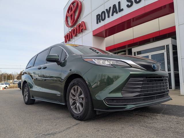 2021 Toyota Sienna LE AWD photo