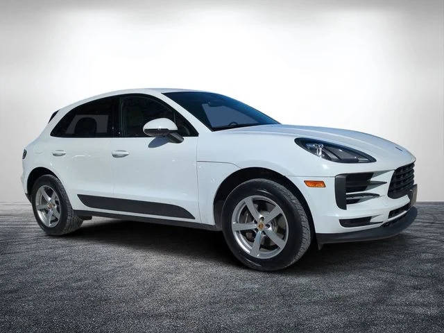 2021 Porsche Macan  AWD photo