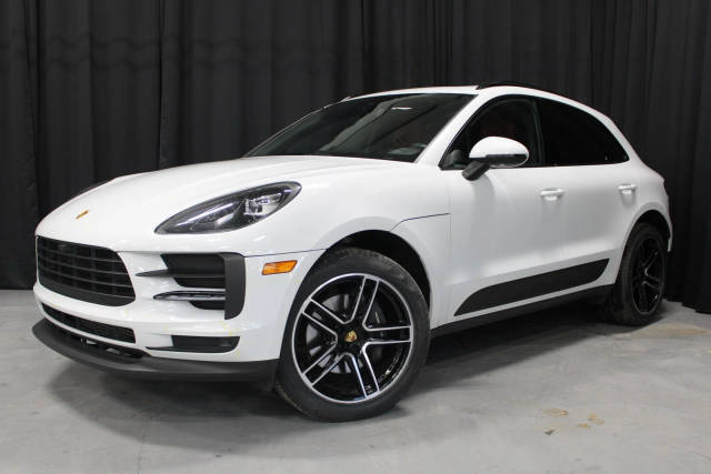 2021 Porsche Macan  AWD photo