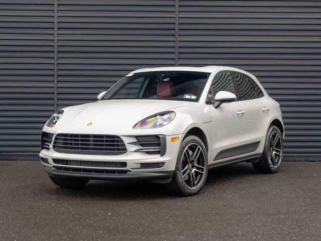 2021 Porsche Macan  AWD photo