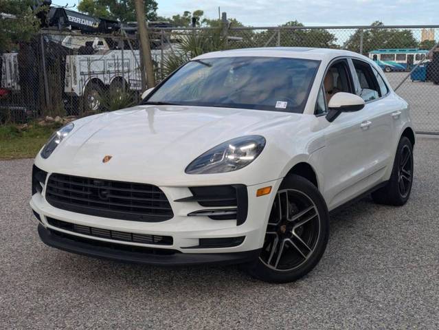 2021 Porsche Macan  AWD photo