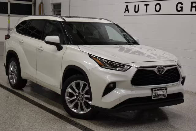 2021 Toyota Highlander Limited AWD photo