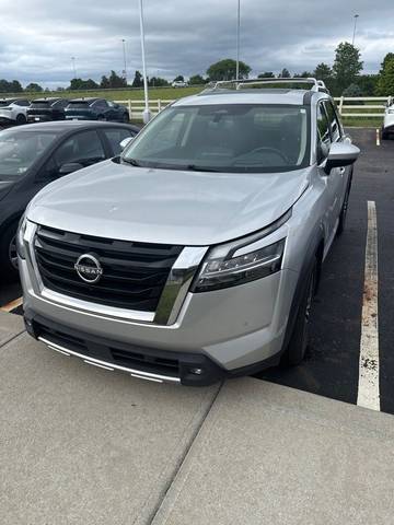 2022 Nissan Pathfinder Platinum 4WD photo