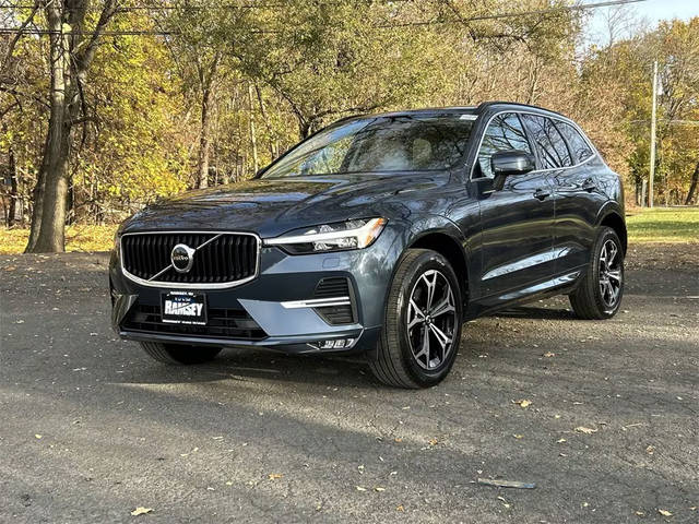 2022 Volvo XC60 Momentum AWD photo