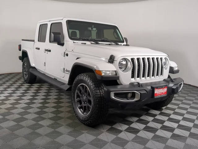 2021 Jeep Gladiator Overland 4WD photo