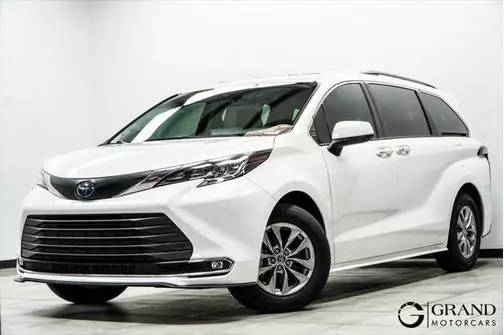 2022 Toyota Sienna XLE FWD photo