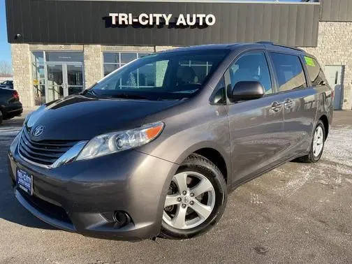 2015 Toyota Sienna LE FWD photo