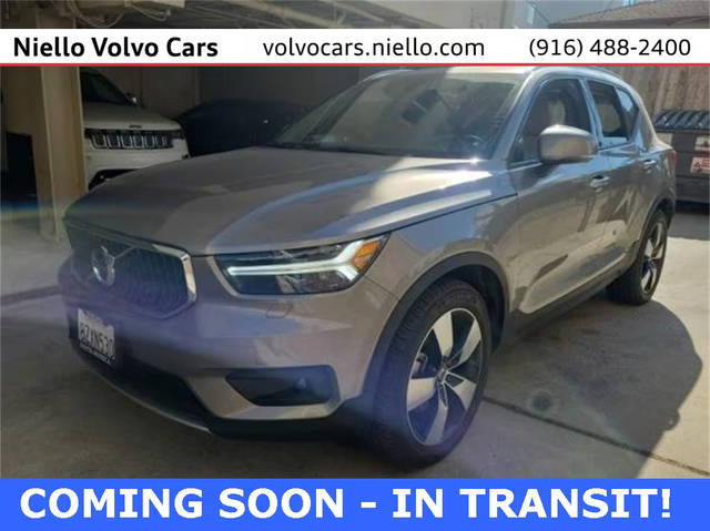 2022 Volvo XC40 Momentum AWD photo