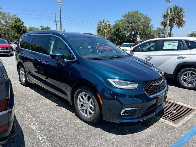 2021 Chrysler Pacifica Minivan Touring L FWD photo