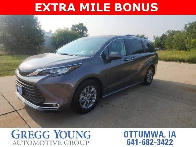 2022 Toyota Sienna XLE FWD photo