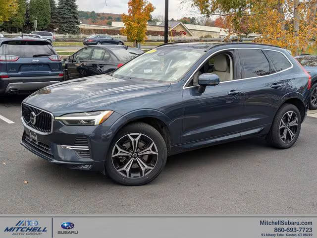 2022 Volvo XC60 Momentum AWD photo