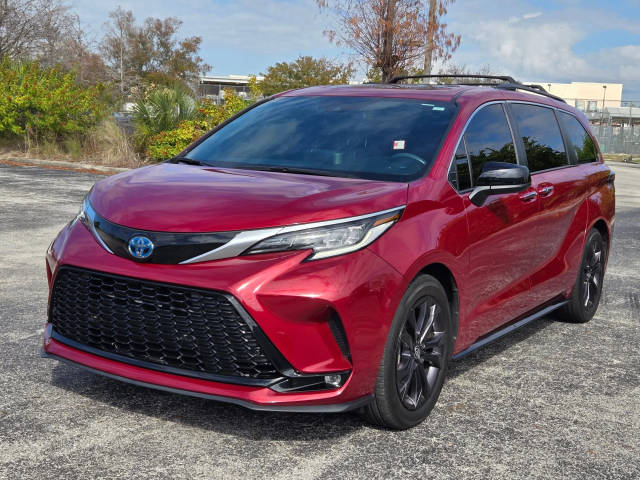 2022 Toyota Sienna XSE FWD photo