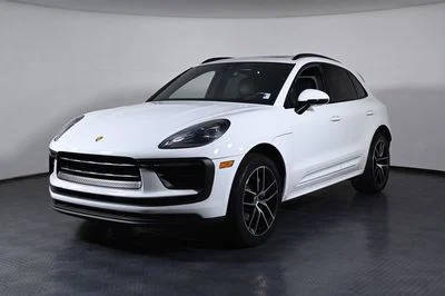 2022 Porsche Macan AWD photo