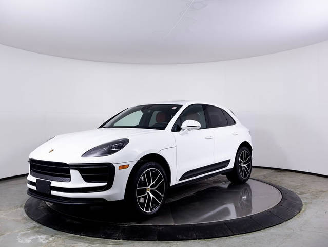 2022 Porsche Macan  AWD photo