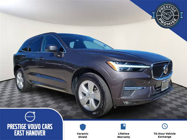 2022 Volvo XC60 Momentum AWD photo