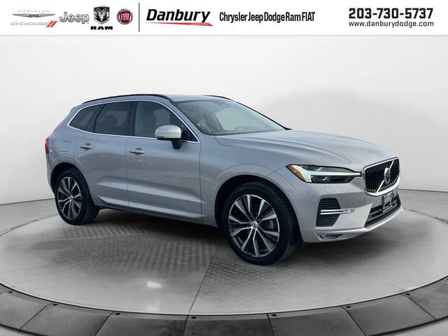 2022 Volvo XC60 Momentum AWD photo