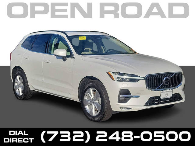 2022 Volvo XC60 Momentum AWD photo