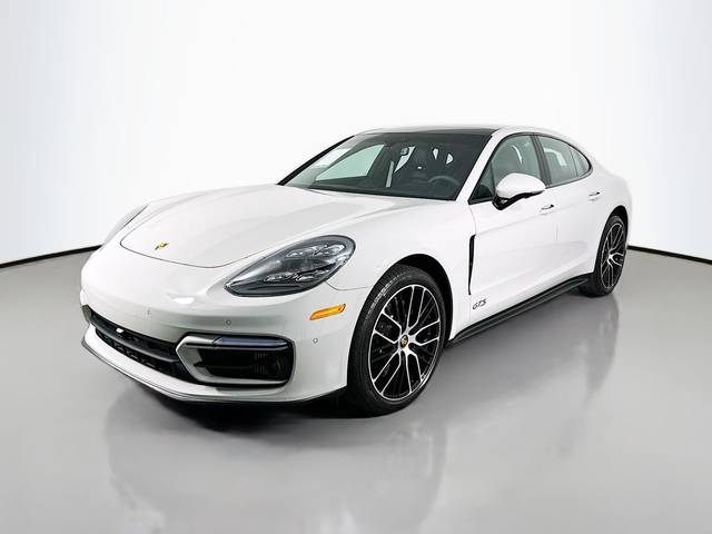 2022 Porsche Panamera GTS AWD photo