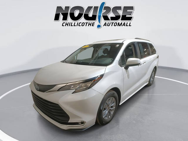 2022 Toyota Sienna XLE FWD photo