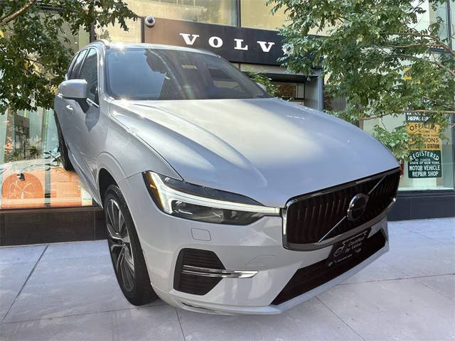 2022 Volvo XC60 Momentum AWD photo