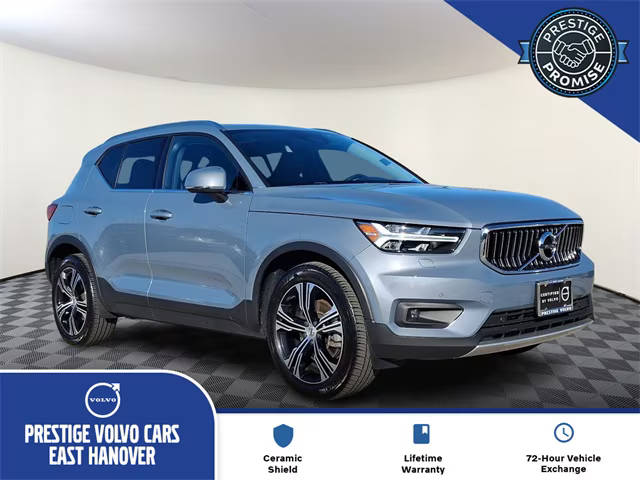 2022 Volvo XC60 Momentum AWD photo