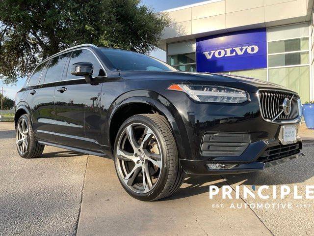 2022 Volvo XC90 Momentum FWD photo