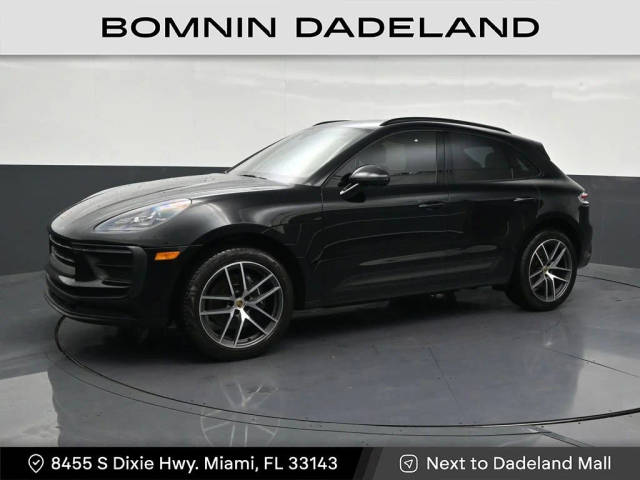2022 Porsche Macan AWD photo