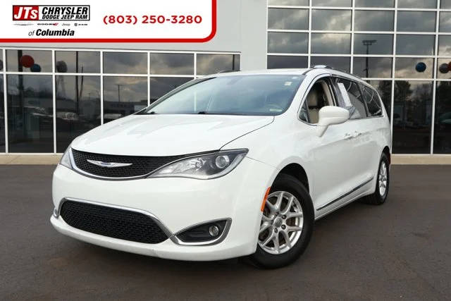 2020 Chrysler Pacifica Minivan Touring L FWD photo