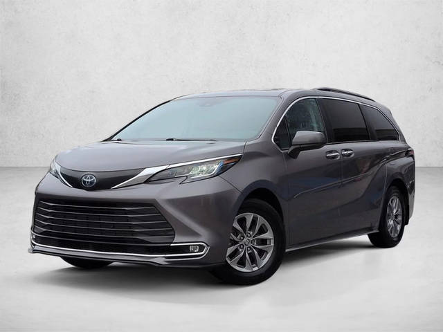 2022 Toyota Sienna XLE FWD photo