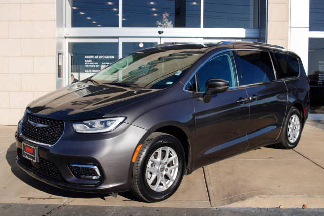 2021 Chrysler Pacifica Minivan Touring L FWD photo