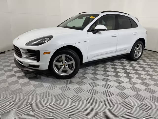 2021 Porsche Macan  AWD photo