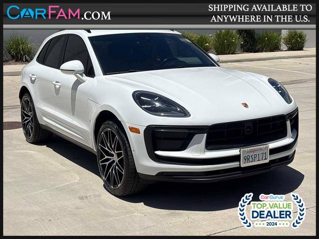 2022 Porsche Macan  AWD photo