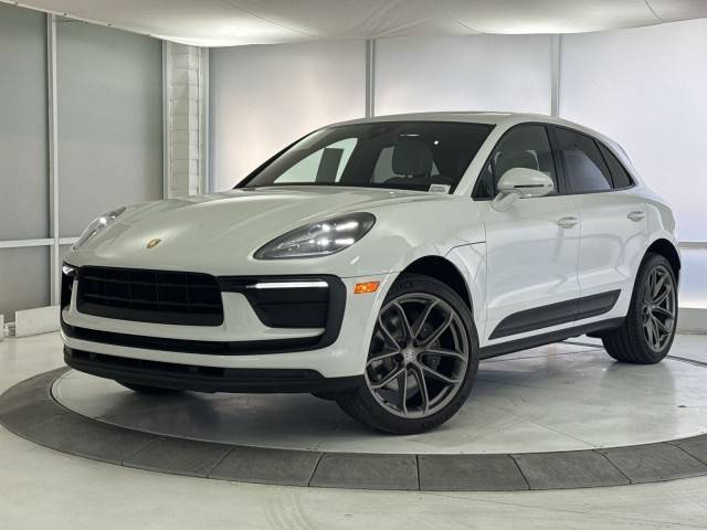 2022 Porsche Macan  AWD photo